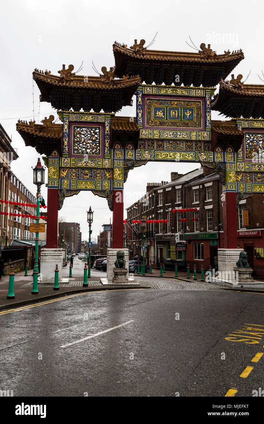 L'Europe, Angleterre, Royaume-Uni, Liverpool, Chinatown gate Banque D'Images