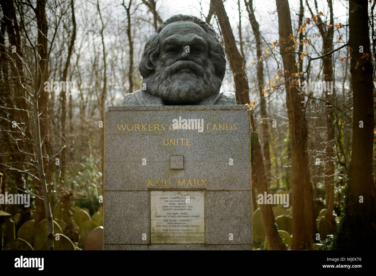 Beijing, Chine. Feb 20, 2018. Photo prise le 20 février 2018 montre la tombe de Karl Marx au Cimetière de Highgate à Londres, Grande-Bretagne. Crédit : Tim Irlande/Xinhua/Alamy Live News Banque D'Images