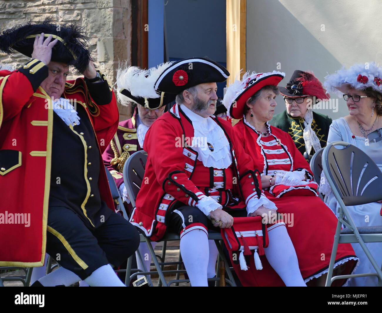 Bromyard, UK. 5 mai, 2018. L'Bromyard Crieurs la concurrence qui s'est tenue le 5 mai 2018 dans Bromyard, Herefordshire. UK. Seulement 8 concurrents de villes autour de la Grande-Bretagne a participé cette année - les chiffres sont en diminution comme les crieurs publics grandissent sans sang neuf pour les remplacer. Crédit : Richard Sheppard/Alamy Live News Banque D'Images