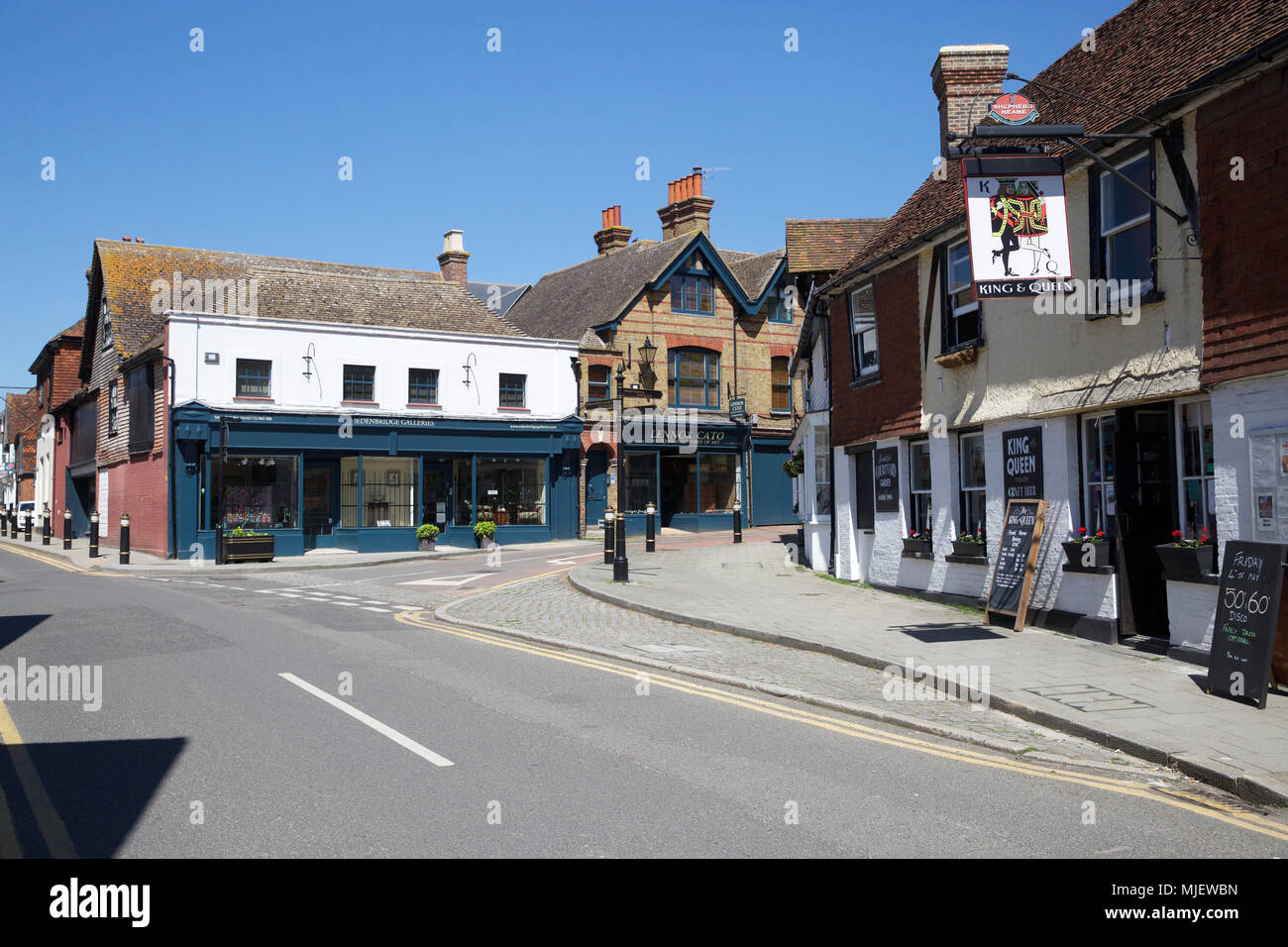 London,UK,5 mai 2018, bleu ciel de Saint-Hippolyte dans le Kent comme le beau temps devrait se poursuivre au cours des vacances de banque©Keith Larby/Alamy Live News Banque D'Images