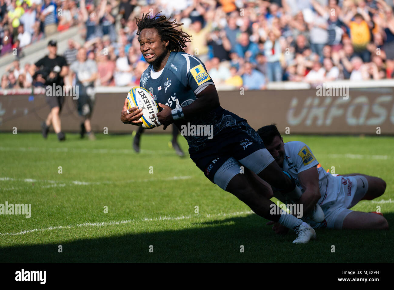 Manchester, UK. 5 mai, 2018. Vente de requin MARLAND YARDE marque un essai 5 mai 2018 , Stade AJ Bell, Vente, Angleterre ; Premiership anglaise, la Ligue de Rugby Sale Sharks v Leicester Tigers ; Credit : Nouvelles Images /Alamy Live News Banque D'Images