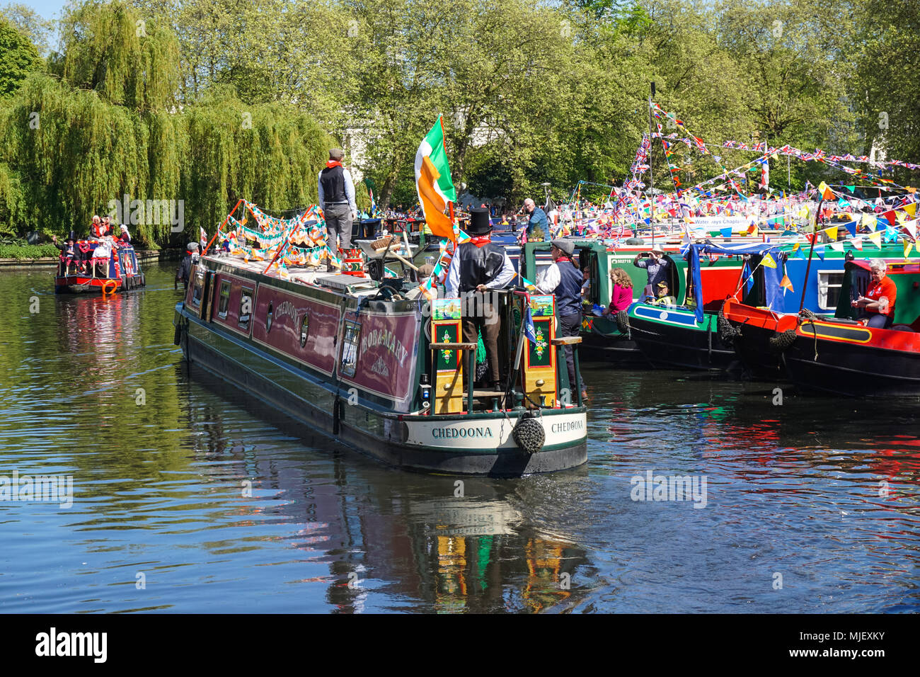 Décoré à l'IWA narrowboats Canalway Cavalcade festival d'eau dans la Petite Venise, Londres, Angleterre, Royaume-Uni, UK Banque D'Images
