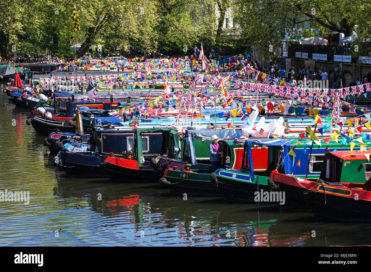 Décoré à l'IWA narrowboats Canalway Cavalcade festival d'eau dans la Petite Venise, Londres, Angleterre, Royaume-Uni, UK Banque D'Images