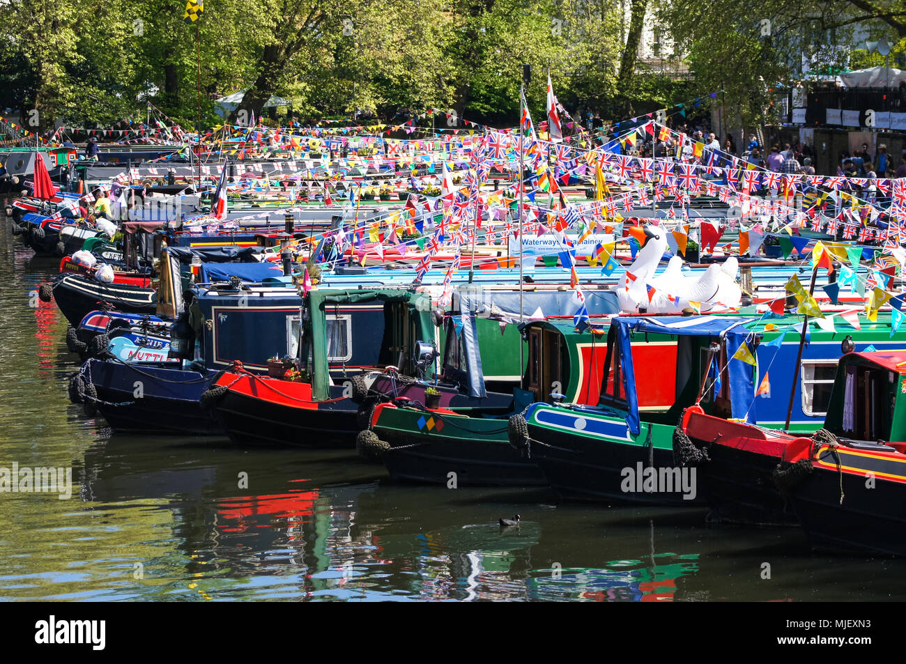 Décoré à l'IWA narrowboats Canalway Cavalcade festival d'eau dans la Petite Venise, Londres, Angleterre, Royaume-Uni, UK Banque D'Images