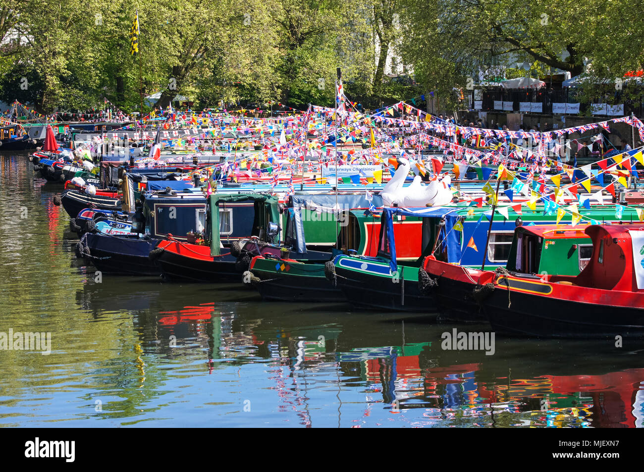 Décoré à l'IWA narrowboats Canalway Cavalcade festival d'eau dans la Petite Venise, Londres, Angleterre, Royaume-Uni, UK Banque D'Images