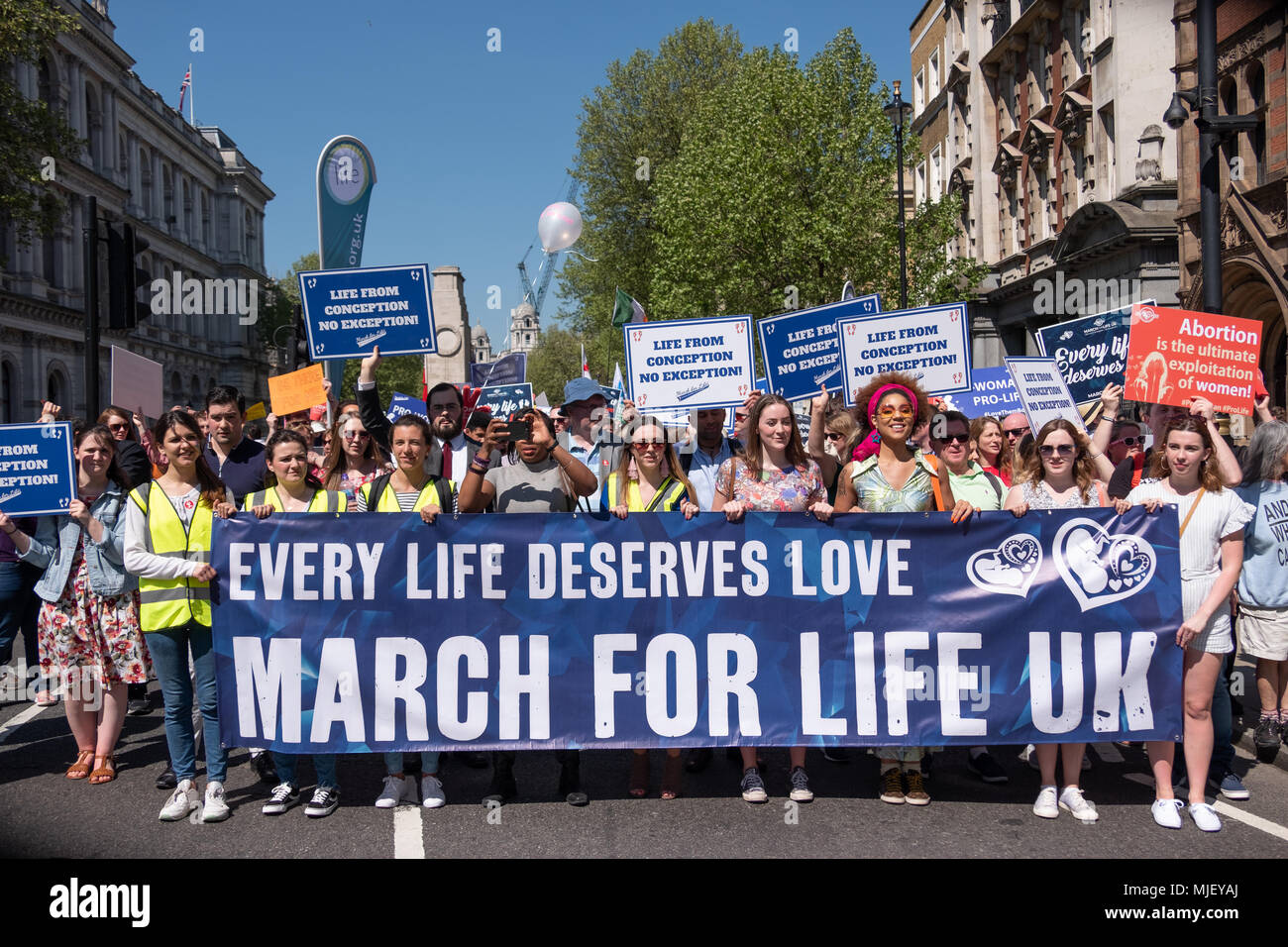 Londres, Royaume-Uni, 5 mai 2018, les membres de la Marche pour la vie UK a organisé une marche à travers le centre de Londres. L'avant de la pause de mars à Whitehall Crédit : Adrian mabe/Alamy Live News Banque D'Images