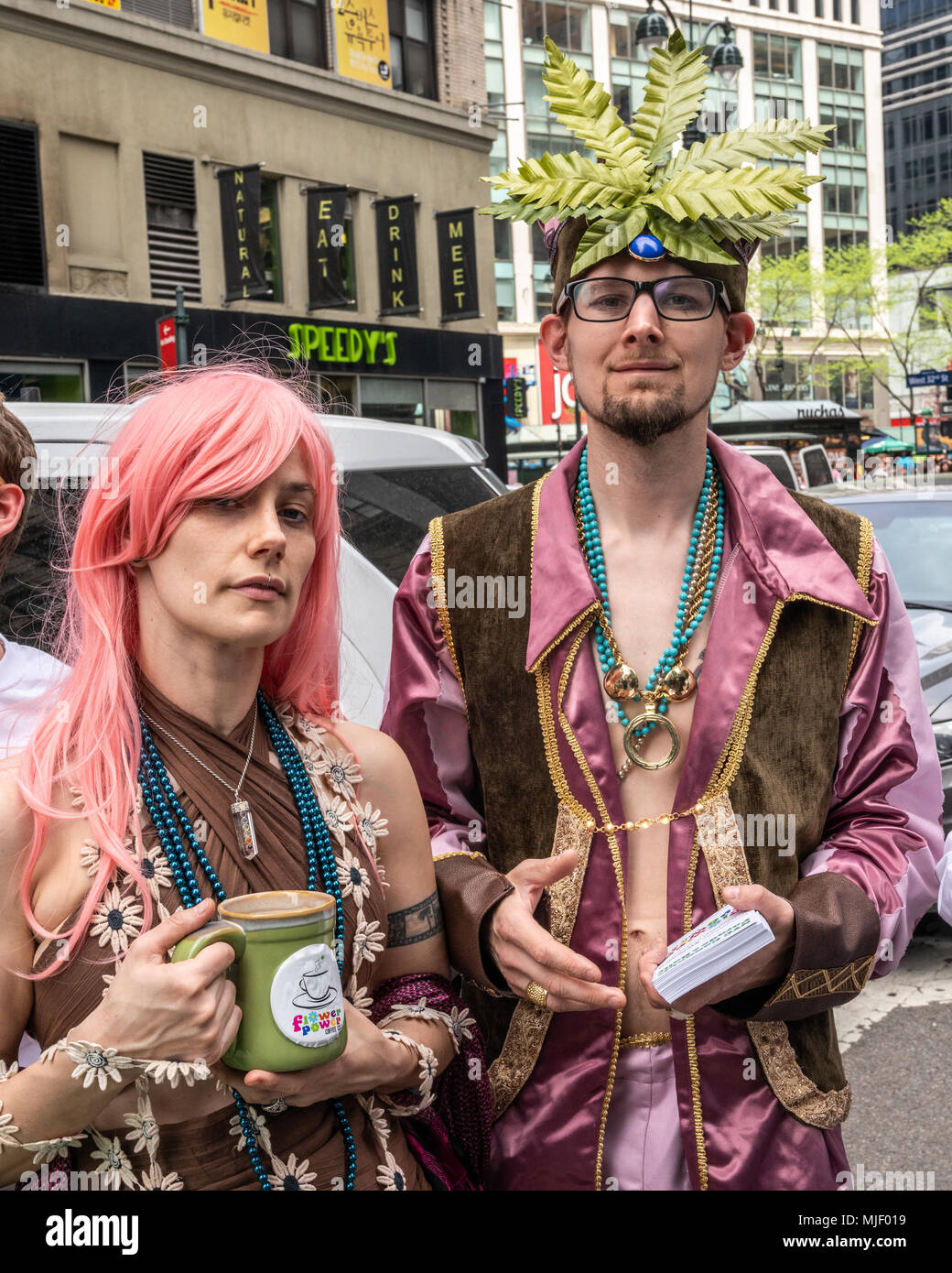 New York, États-Unis, 5 mai 2018. 2018 manifestants participer au défilé, un Cannabis NYC quatre-décennie vieille tradition dans la ville de New York pour exiger la fin de la prohibition du cannabis. Photo par Enrique Shore / Alamy Live News Banque D'Images
