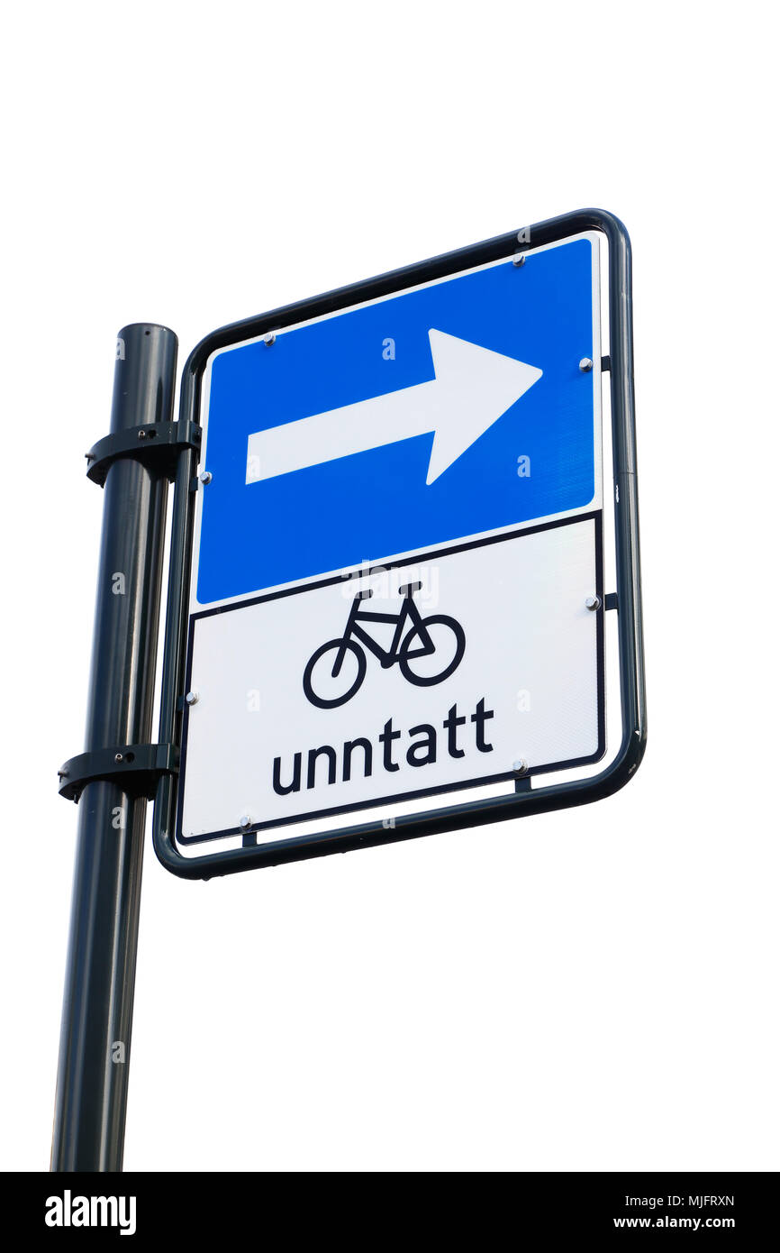 Le norvégien signe de la circulation à sens unique ne s'appliquent pas pour les cyclistes, isolé sur blanc. Banque D'Images