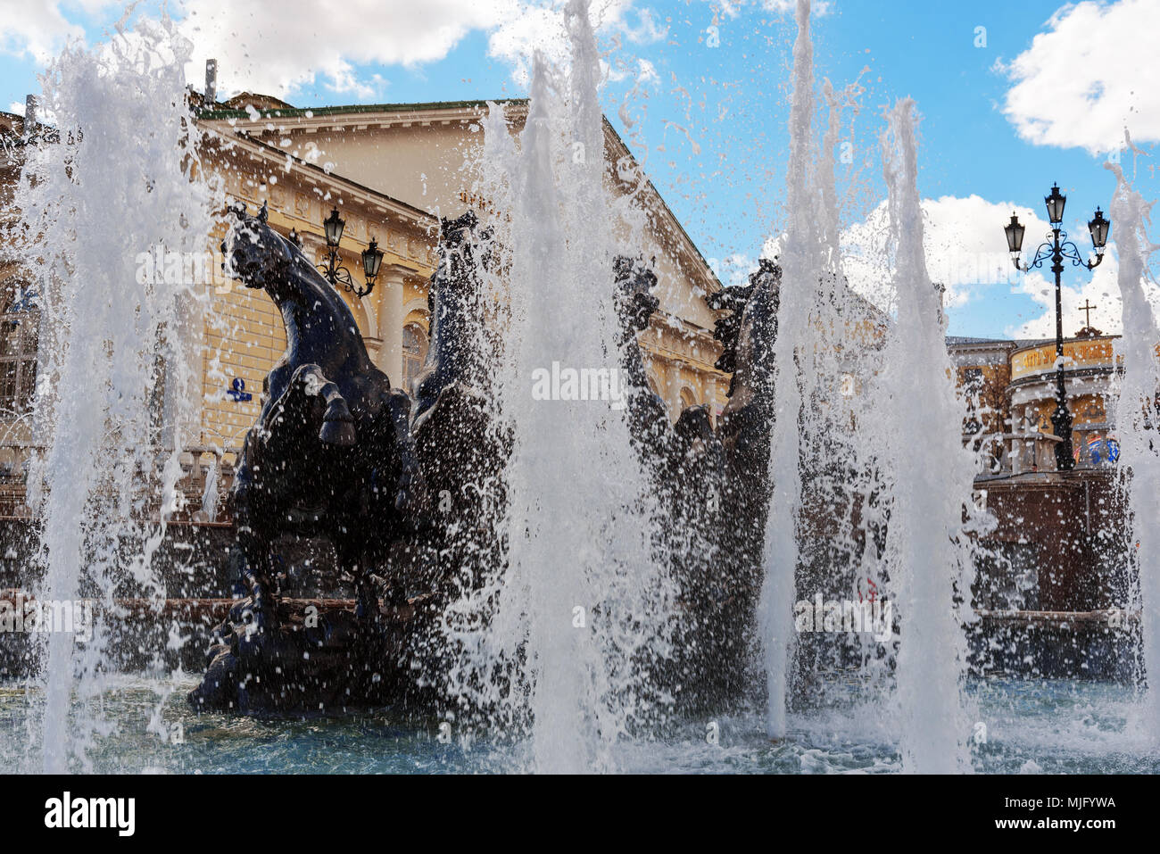 Moscou, Russie - 27 Avril 2018 : Fontaine quatre saisons, quatre chevaux sur Manezh Square à Moscou Banque D'Images