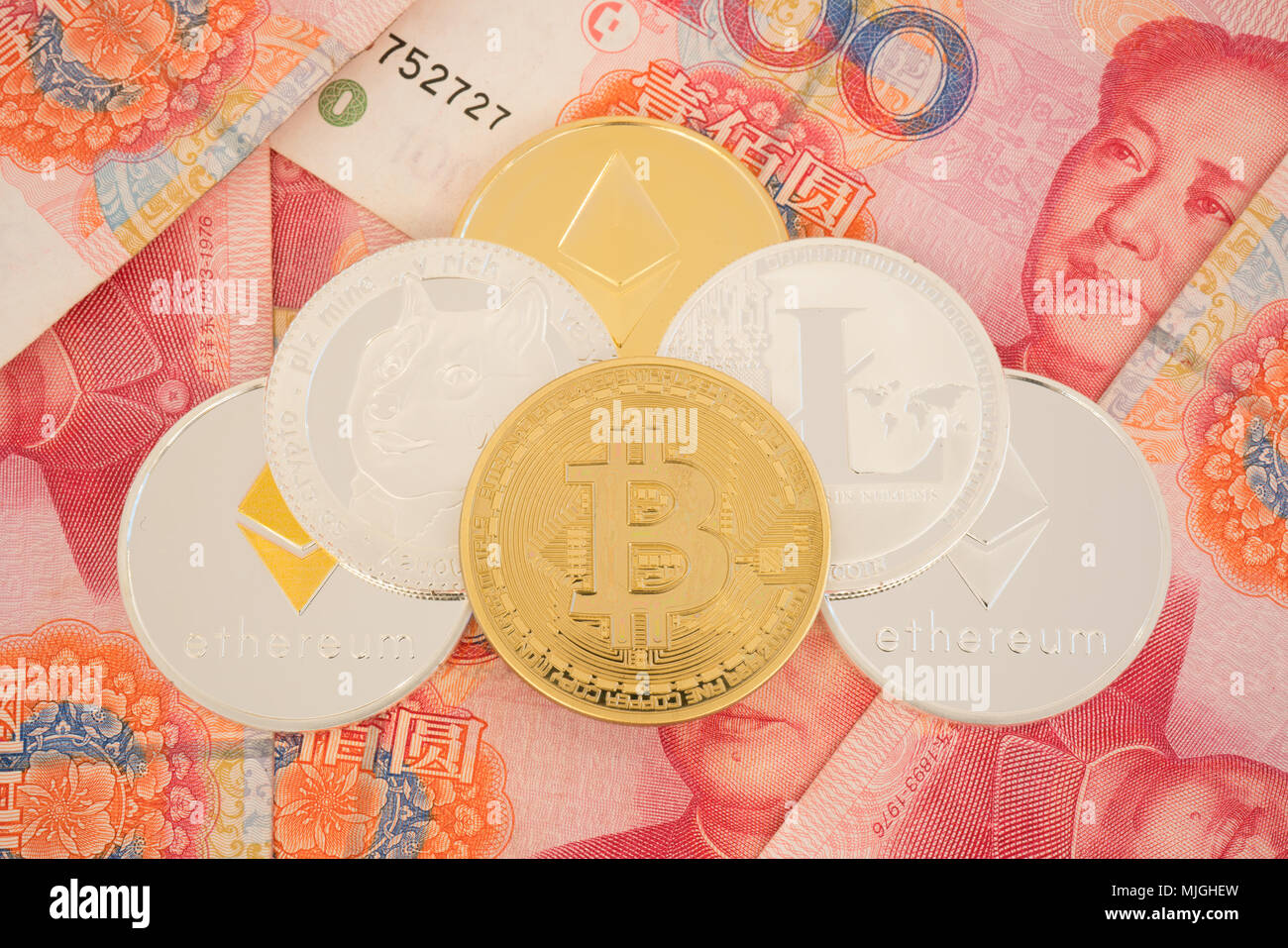 Du vrai cryptocurrency pièces le yuan chinois - projets de monnaie en Chine concept crypto Banque D'Images