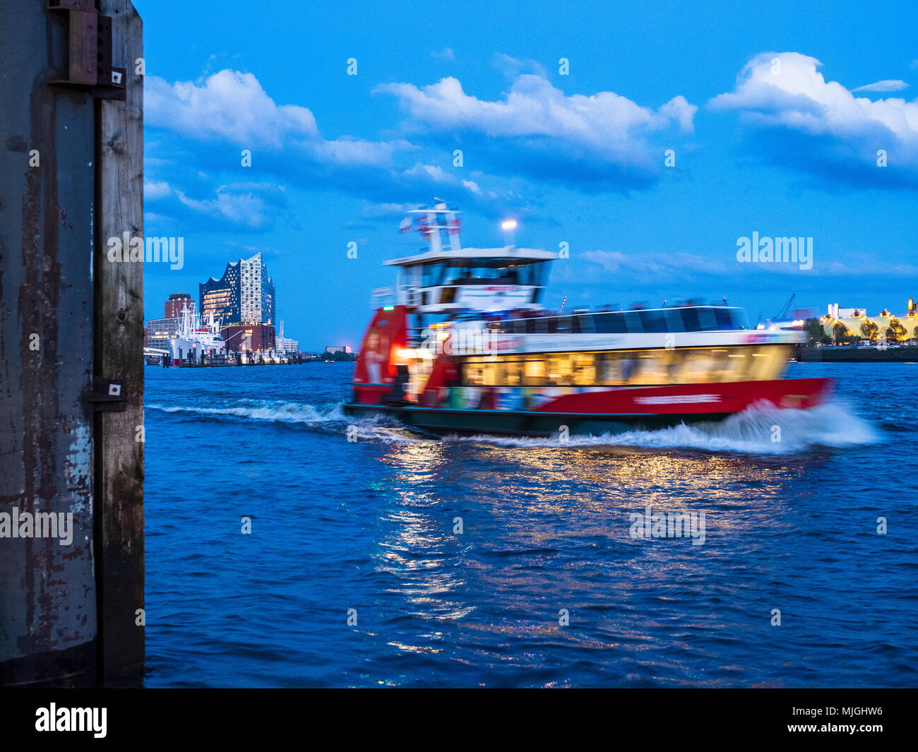 Hambourg River Ferry - Motion Blur Banque D'Images