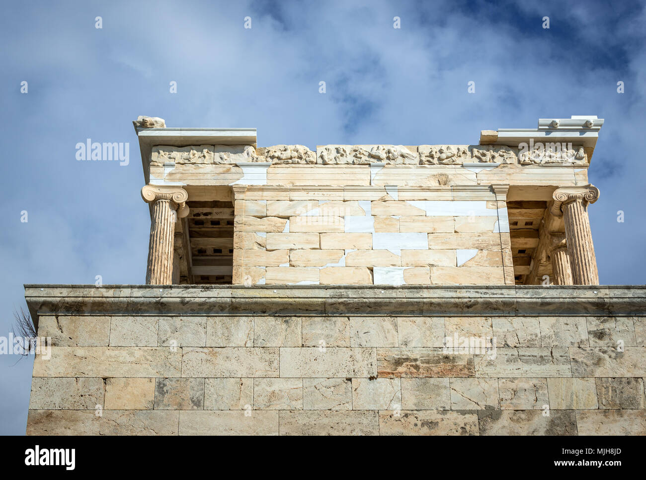 Vue latérale du temple d'Athéna Nike en ville Acropole d'Athènes, Grèce Banque D'Images