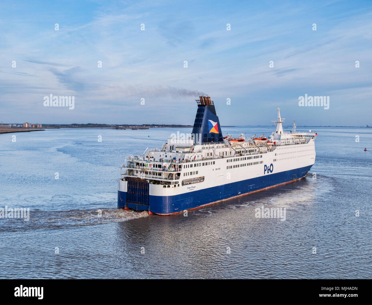 5 avril 2018 : Hull, Royaume-Uni - le P&O Ferries Mme Fierté de Bruges quitte le port de Hull, East Riding of Yorkshire, UK. Banque D'Images