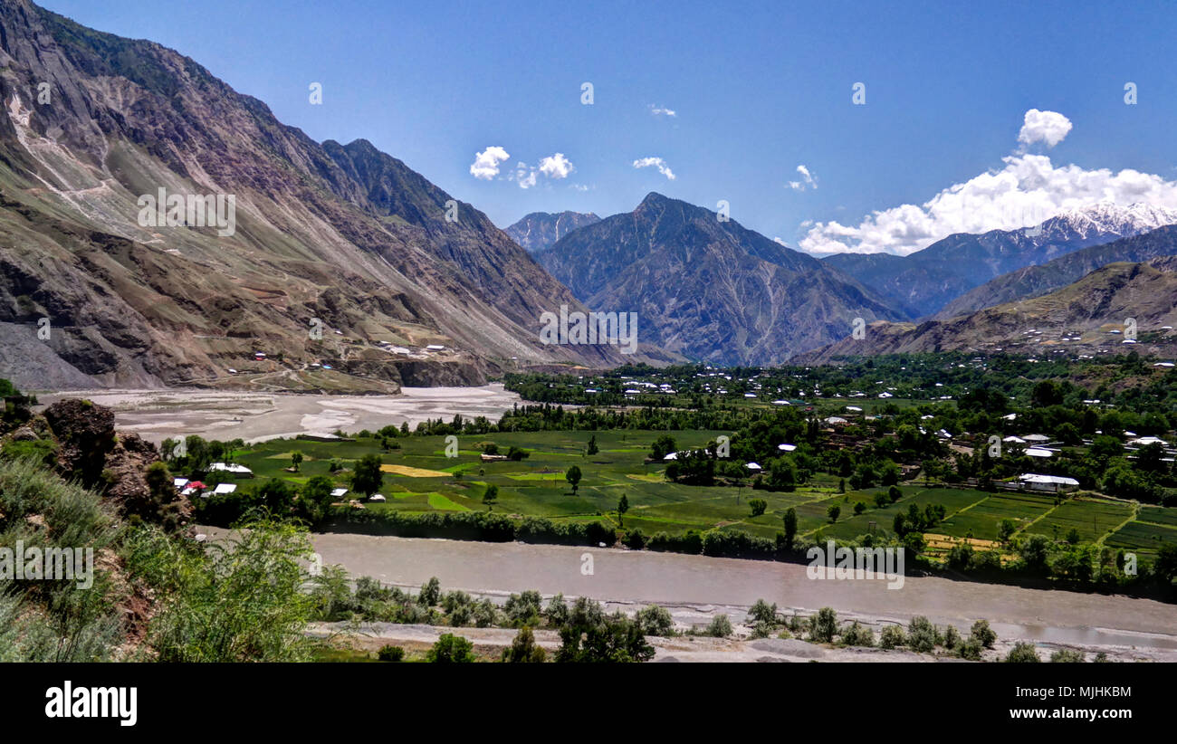 L'aka de Kunar, près de la rivière Kama ou Chitral Lowari pass, province de Khyber Pakhtunkhwa, au Pakistan Banque D'Images