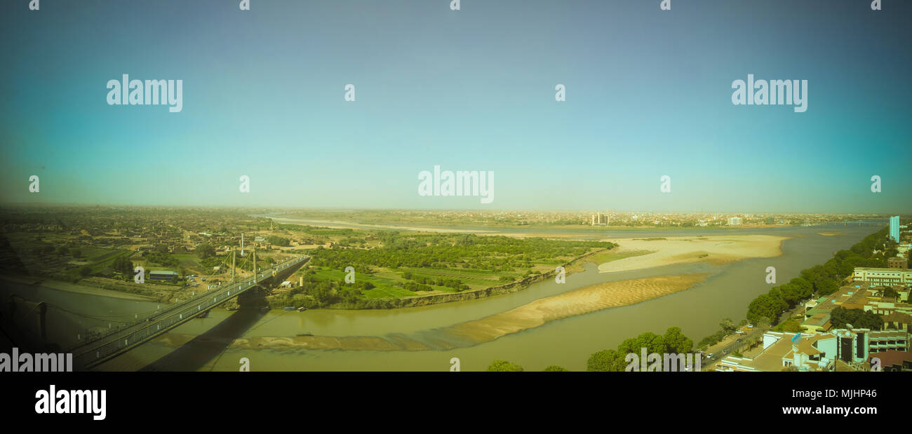 Vue panoramique de l'antenne de Khartoum, Omdurman et confluent des Niles bleu et blanc au Soudan Banque D'Images