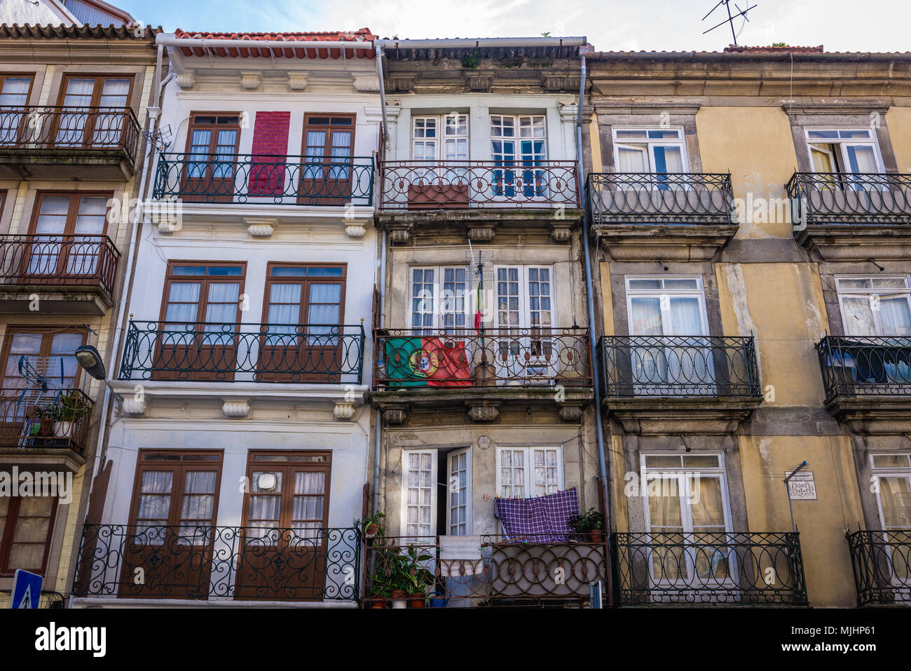 Maisons de village sur la Rua de Cimo de Vila street dans la ville de Porto sur la péninsule ibérique, deuxième plus grande ville du Portugal Banque D'Images