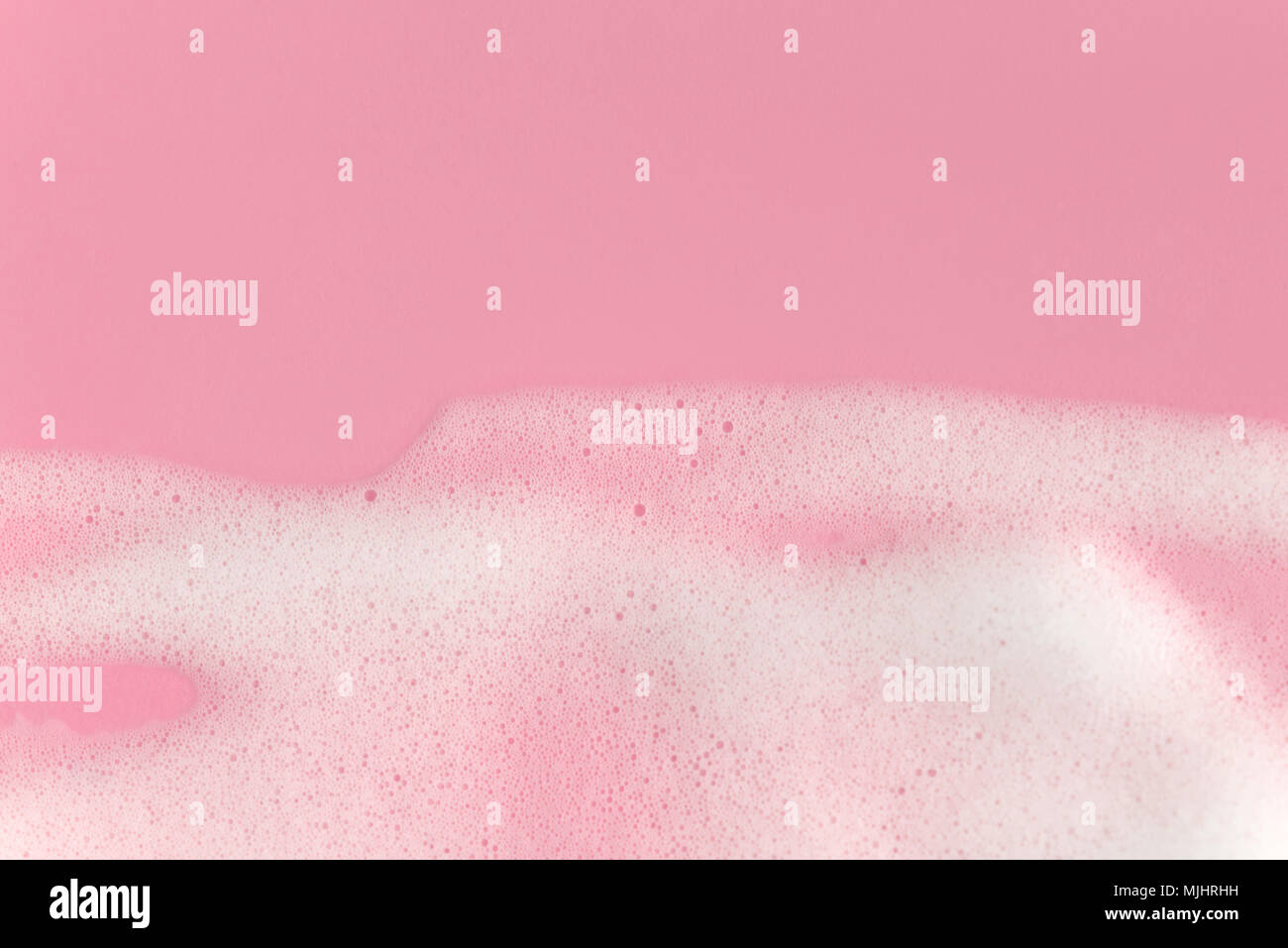 Bulles de Savon mousse rose sur fond macro close up. Copie gratuite de l'espace. Banque D'Images