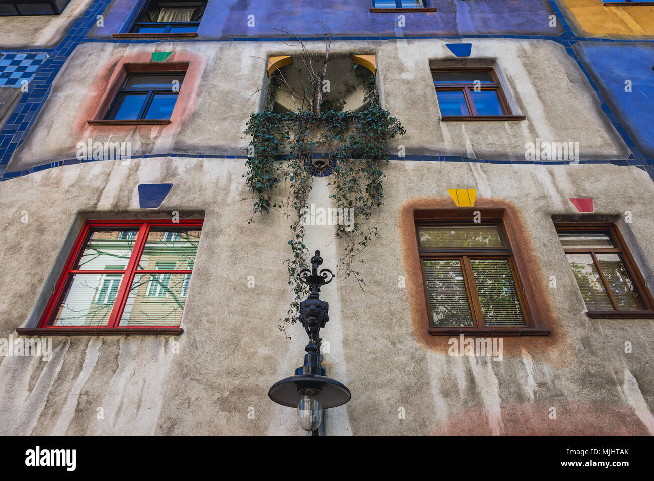 Détails de Hundertwasserhaus - célèbre appartement maison à Vienne, Autriche Banque D'Images