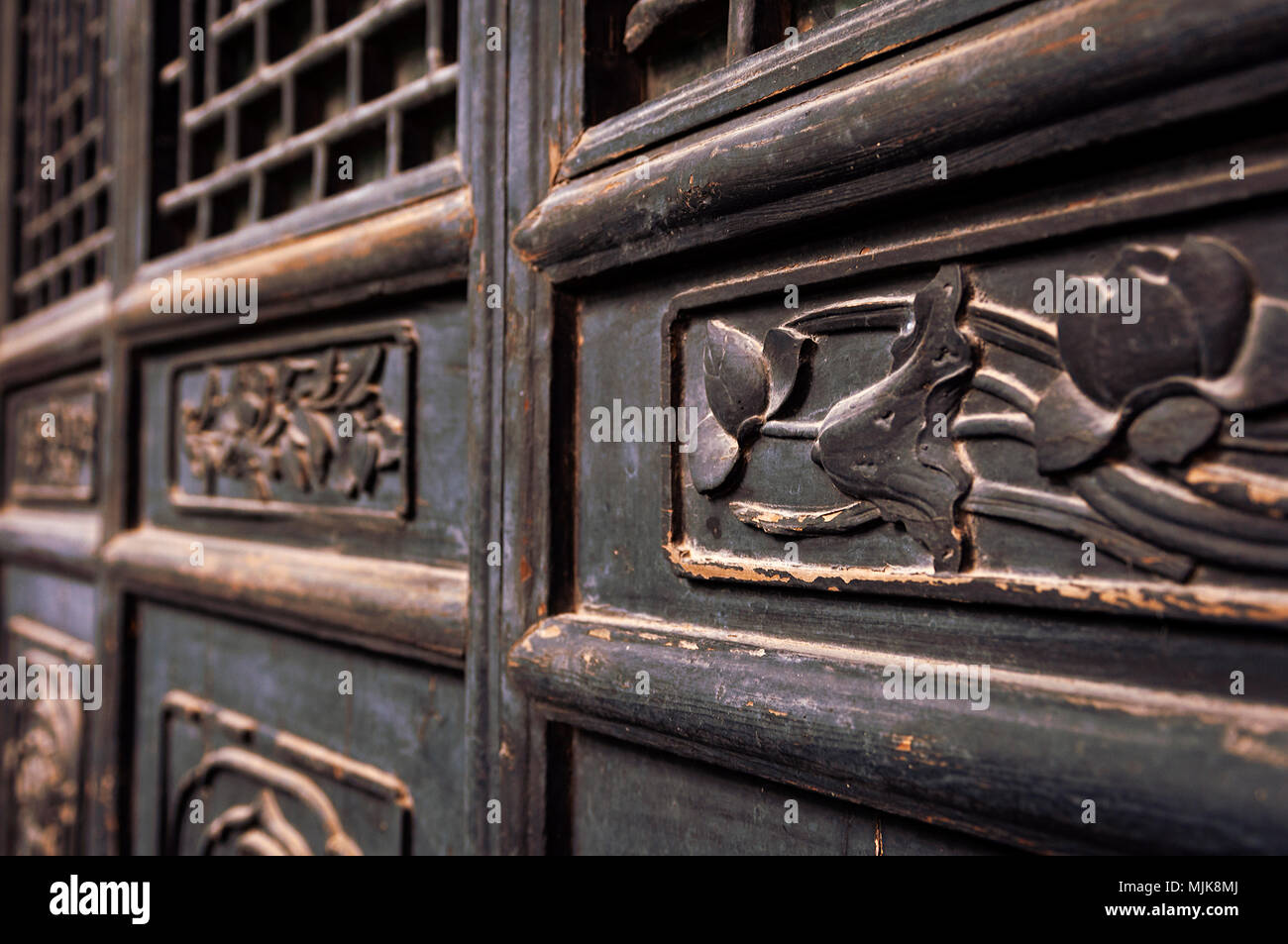 Détail de belles portes en bois et à la Grande Mosquée de la ville de Xian, en Chine. Banque D'Images