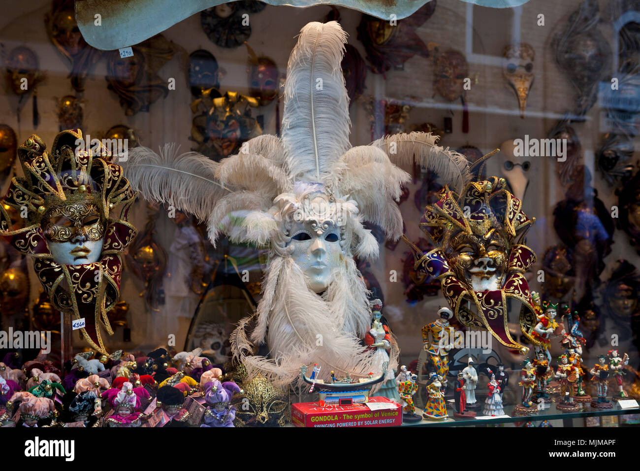 Vitrine avec des masques de carnaval, Venise Banque D'Images