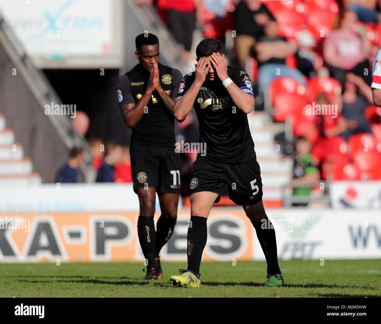 Wigan's Sam Morsy misses chance pendant le ciel en Ligue 1 pari match à la stade Keepmoat, Doncaster. Banque D'Images