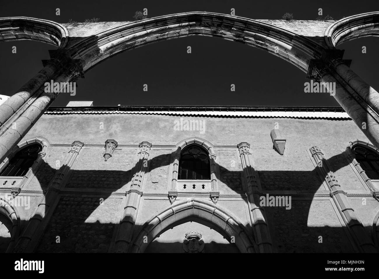PORTUGAL - Lisbonne, 30 octobre 2018. Les ruines de l'église do Carmo, touristes incroyable attraction touristique de Lisbonne, Portugal. Banque D'Images