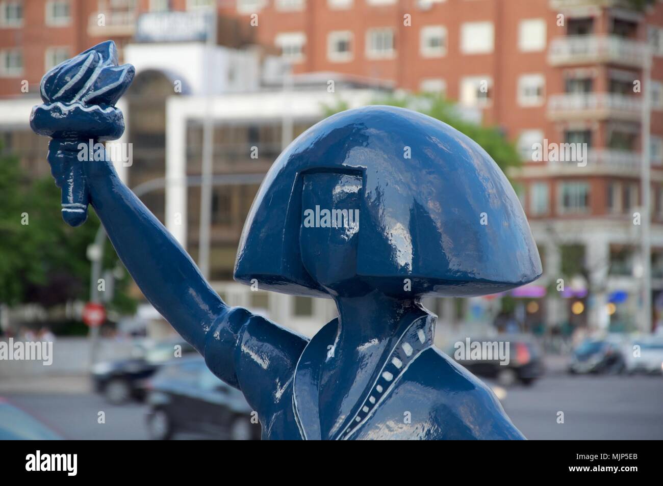 MADRID, ESPAGNE - 5 mai : Sculpture d'une blondes surréalistes, le 5 mai 2018 à Madrid, Espagne. Banque D'Images