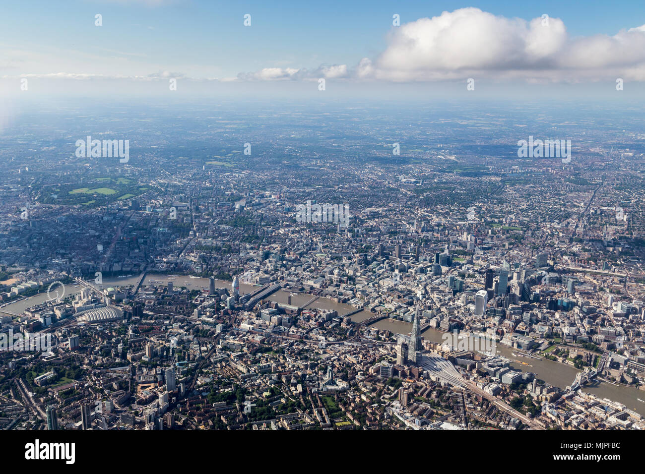 Vue sur le centre de Londres à la recherche d'horizon au nord à travers la Tamise Banque D'Images