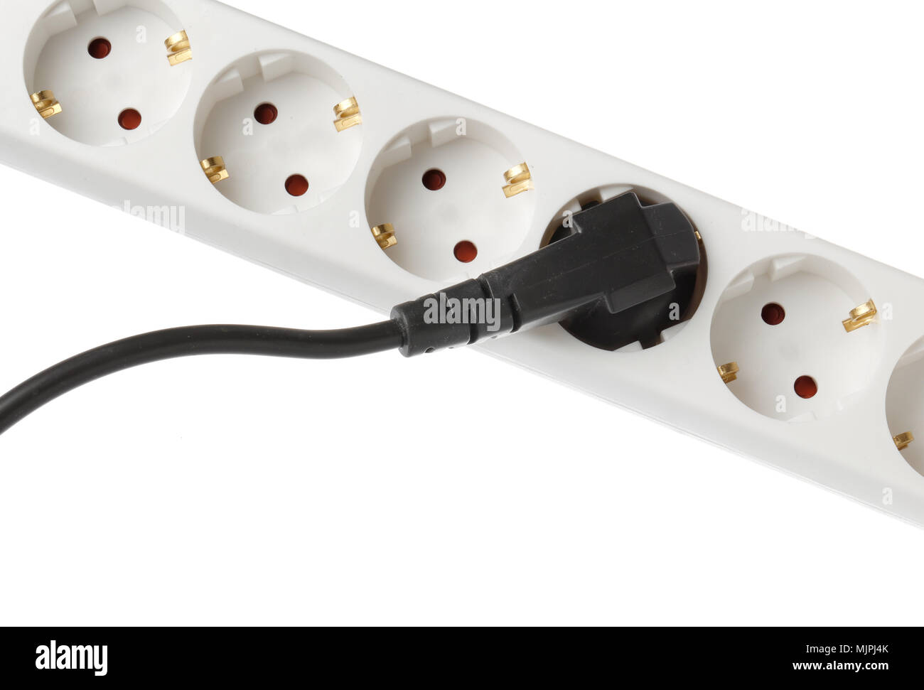 Cluse-up d'une multiprise schuko blanc noir avec une prise d'alimentation connecté à une des prises. Banque D'Images