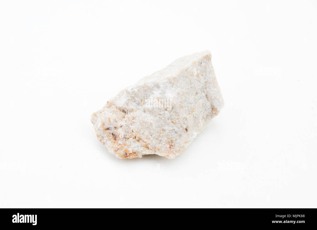 Extreme close up avec beaucoup de détails de grès quartz isolated over white background Banque D'Images