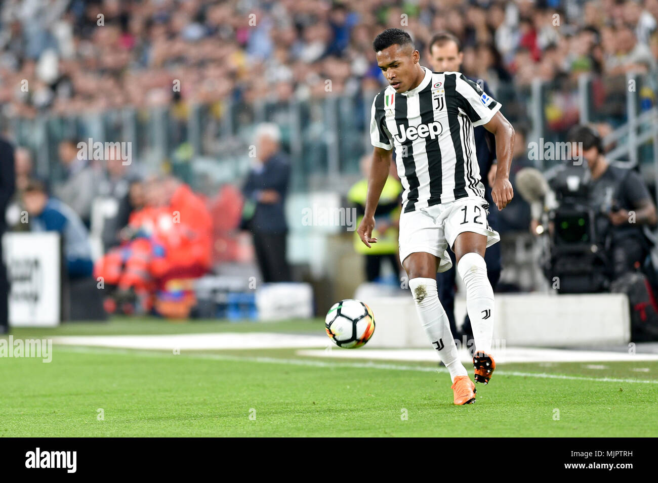 Turin, Italie, 5 mai 2018. Alex Sandro (Juventus),au cours de la Serie A Italia match de football entre la Juventus et Bologne FC à Allianz Stadium le 05 mai 2018 à Turin, Italie. Crédit : Antonio Polia/Alamy Live News Banque D'Images