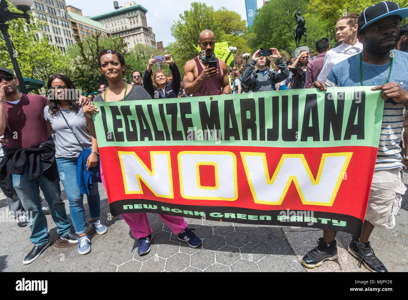 New York, NY, USA - 5 mai 2018 - les défenseurs de la marijuana se sont rassemblés à Union Square appelant les législateurs de l'État de New York pour légaliser la marijuana à des fins récréatives. ©Crédit Stacy Walsh Rosenstock/Alamy Live News Banque D'Images