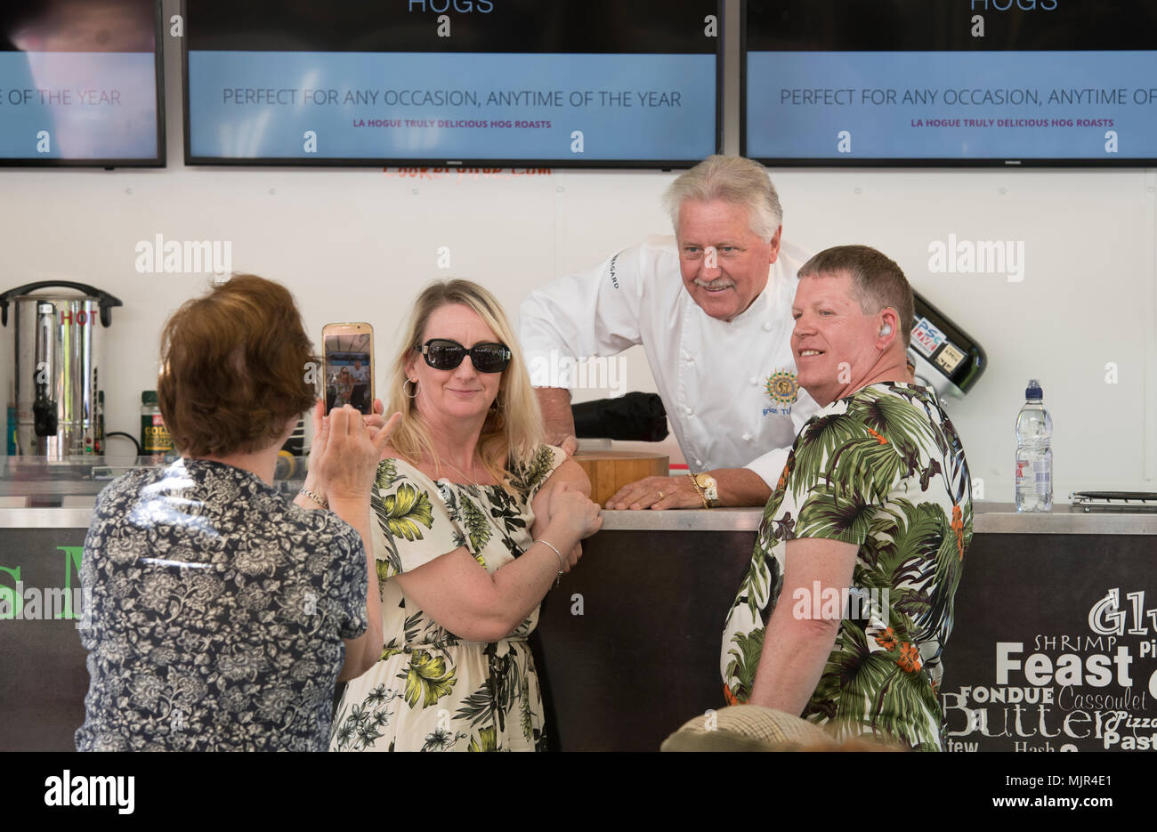 Ely, Royaume-Uni, 6 mai 2018. Le célèbre chef Brian Turner démontrant des plats de son nouveau livre à l'Ely Nourriture et boissons 2018 Festival Crédit : Jason Marsh/Alamy Live News Banque D'Images