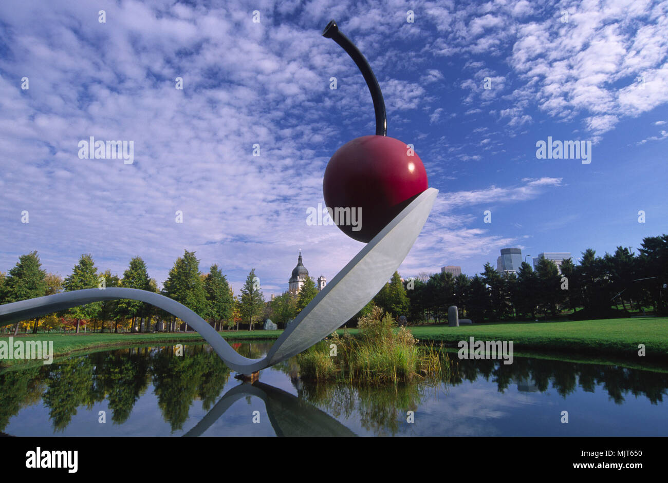 Spoonbridge and Cherry, Minneapolis Sculpture Garden, Minneapolis, Minnesota Banque D'Images