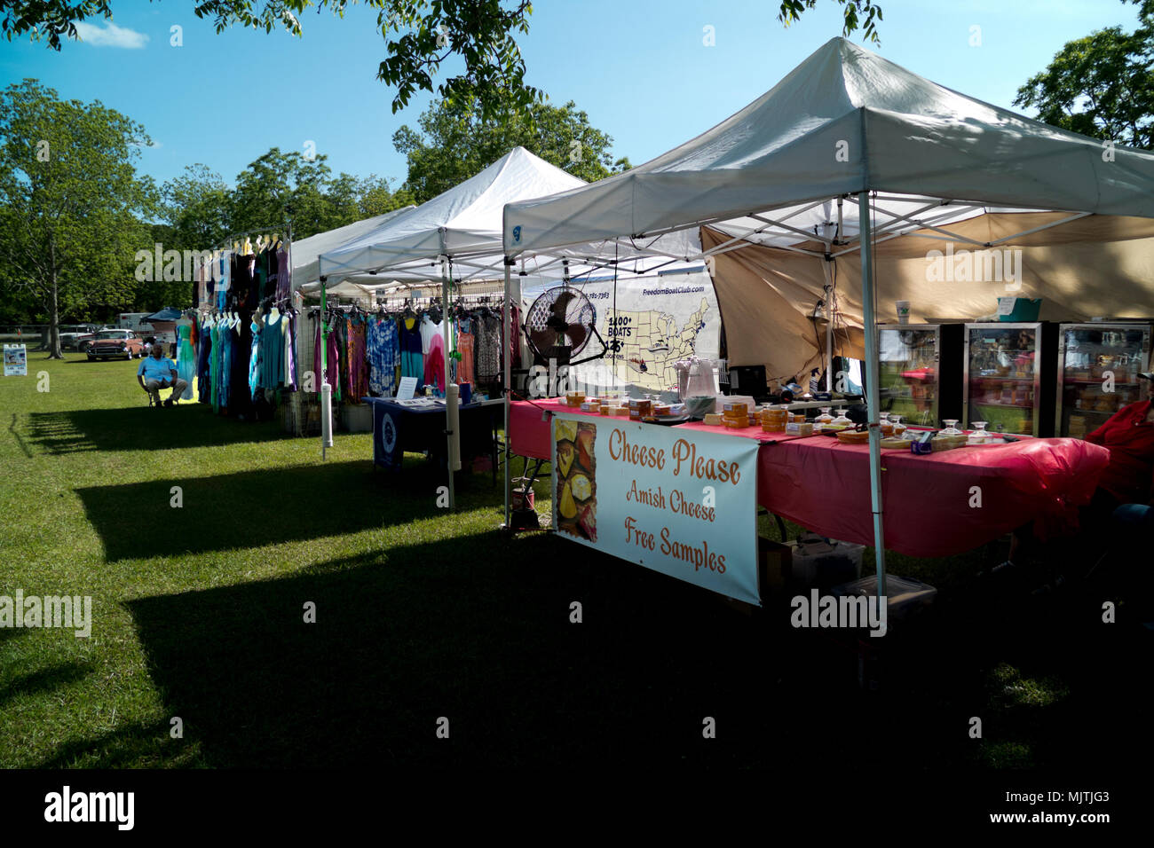 Les fournisseurs d'influence leurs produits à la 14e édition du Festival de Montgolfières dans le parc de Foley, Foley, Alabama. Banque D'Images
