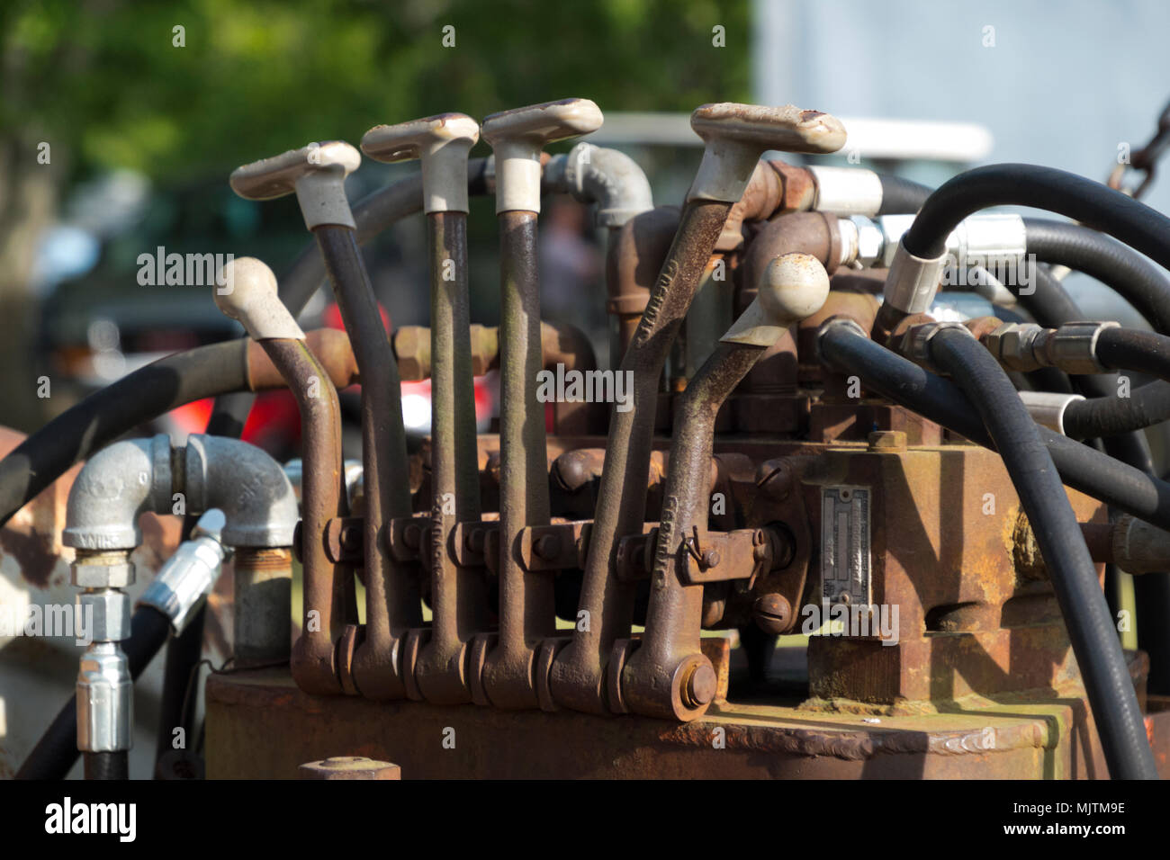 Contrôle de prise de force sur un tracteur Farmall antiques sur l'affichage à la 14e conférence annuelle de Hot Air Balloon Festival à Foley, Alabama. Banque D'Images
