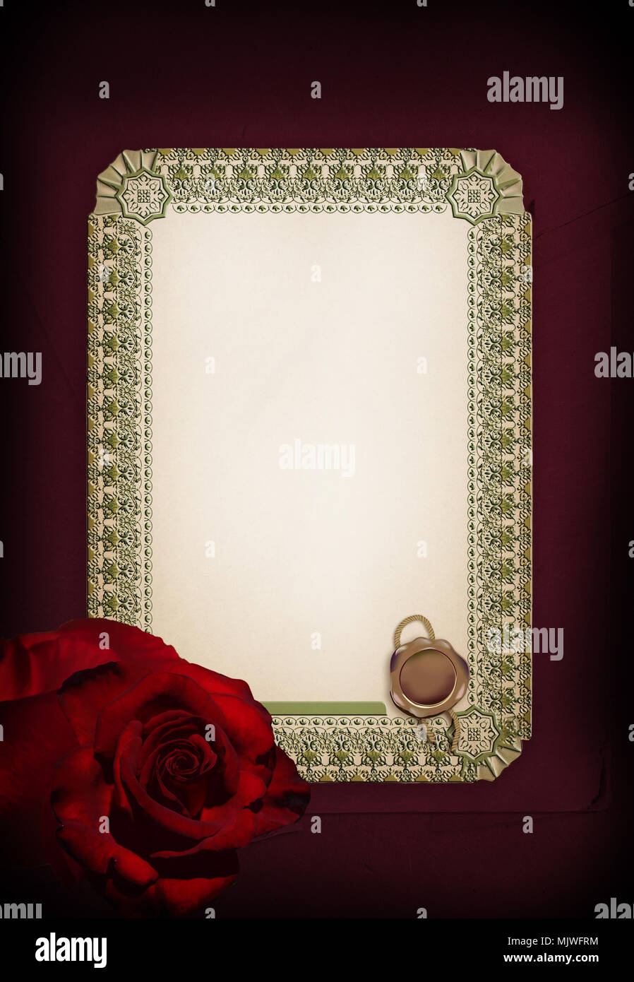 Vintage ancien certificat vide avec gaufres et roses rouges sur fond rouge foncé. Classic style rétro. Grunge blank Banque D'Images