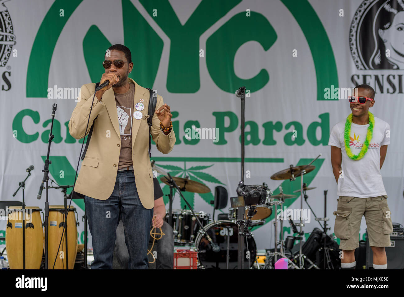 New York, États-Unis. Le 05 mai, 2018. Membre du Conseil Jumaane Williams ? - Le Cannabis NYC défilé et de rallye, New York annuel la plus ancienne manifestation pro-cannabis, renvoyé pour sa 47e année, le 5 mai 2018. L'événement a débuté dans le centre de Manhattan et ont marché jusqu'à Union Square Park pour un après-midi de rallye, avec un fichier d'élus, y compris deux législateurs d'état et trois membres du conseil municipal, parlant d'étapes de Midtown et Union Square Park tout au long de la journée. Crédit : Erik McGregor/Pacific Press/Alamy Live News Banque D'Images