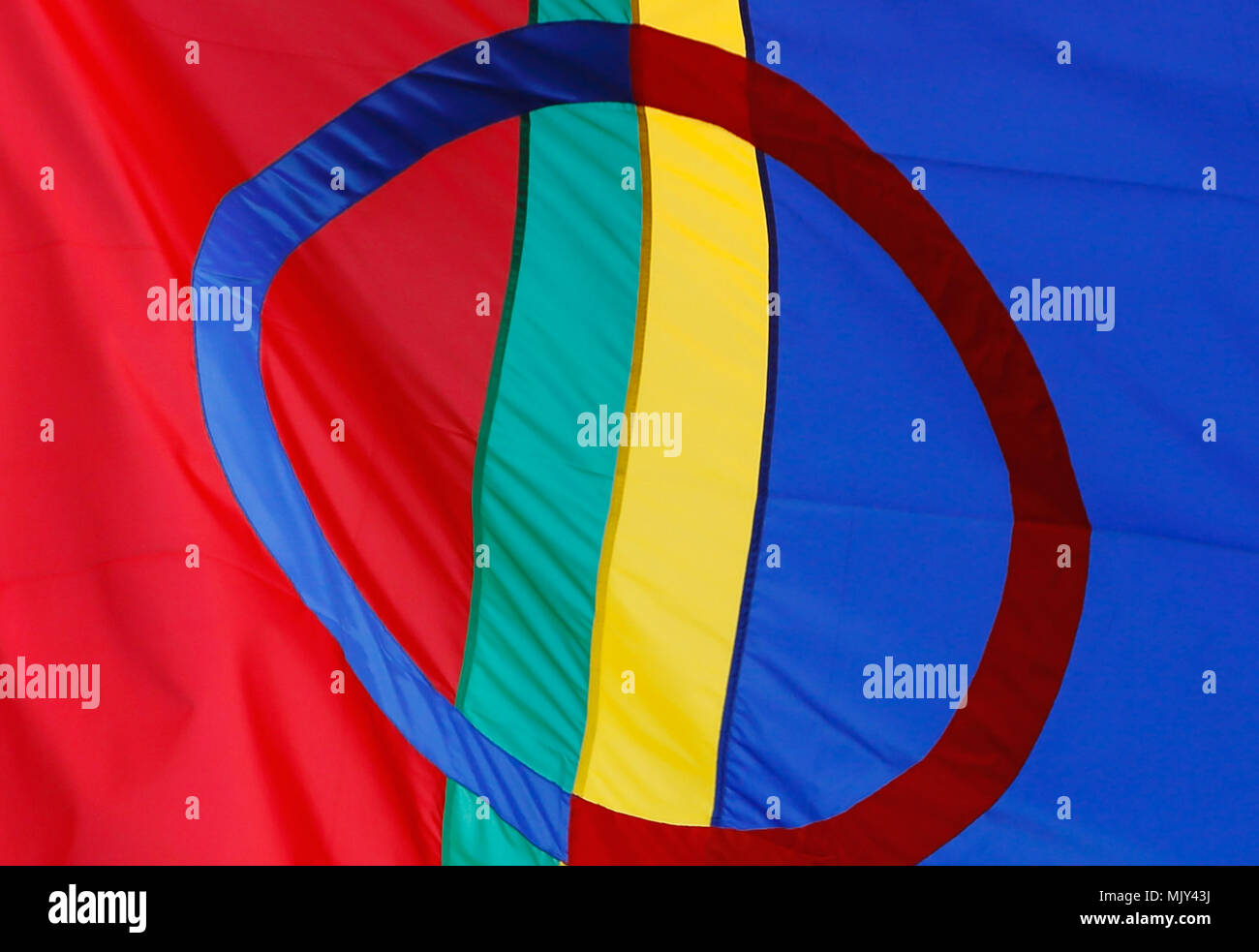 Close-up du drapeau de la nation Sami. Banque D'Images