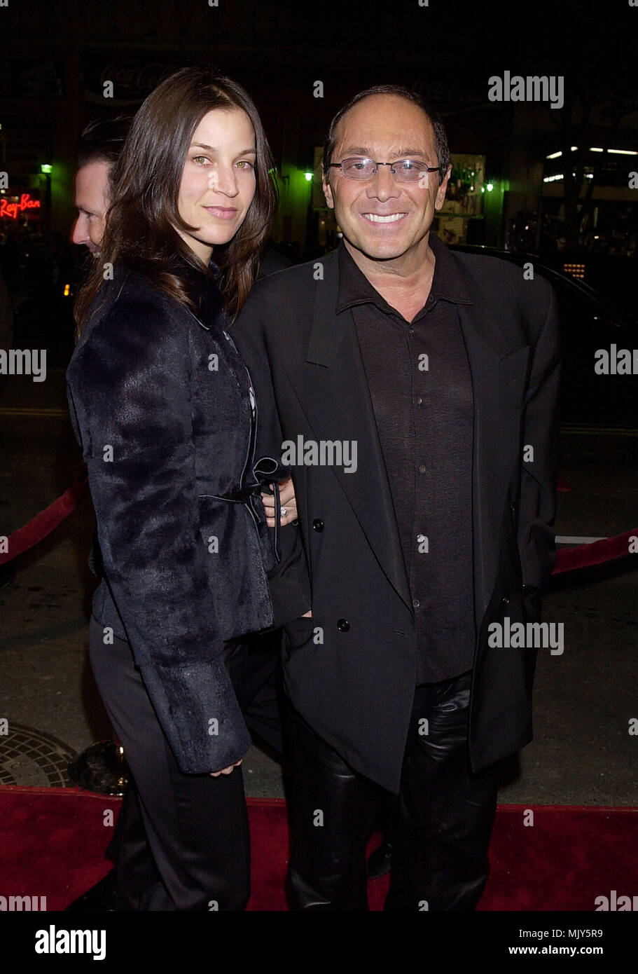 Paul Anka et sa fille assister à la Double Take premiere au Chinese Theatre de Los Angeles. 20 février, 2001 306312608 24129  HI j0086.JPG - AnkaPaulAmandadaughter06.JPG - AnkaPaulAmandadaughter JPGAnkaPaulAmandadaughter06.06 Event à Hollywood, Californie - La vie de l'événement Tapis Rouge, Vertical, USA, Cinéma, Célébrités, photographie, Bestof, Arts, Culture et divertissement, Célébrités Topix fashion / du tapis rouge-, Vertical, Best of, Hollywood la vie, événement dans la vie d'Hollywood, Californie - Tapis Rouge , USA, industrie du film, Banque D'Images