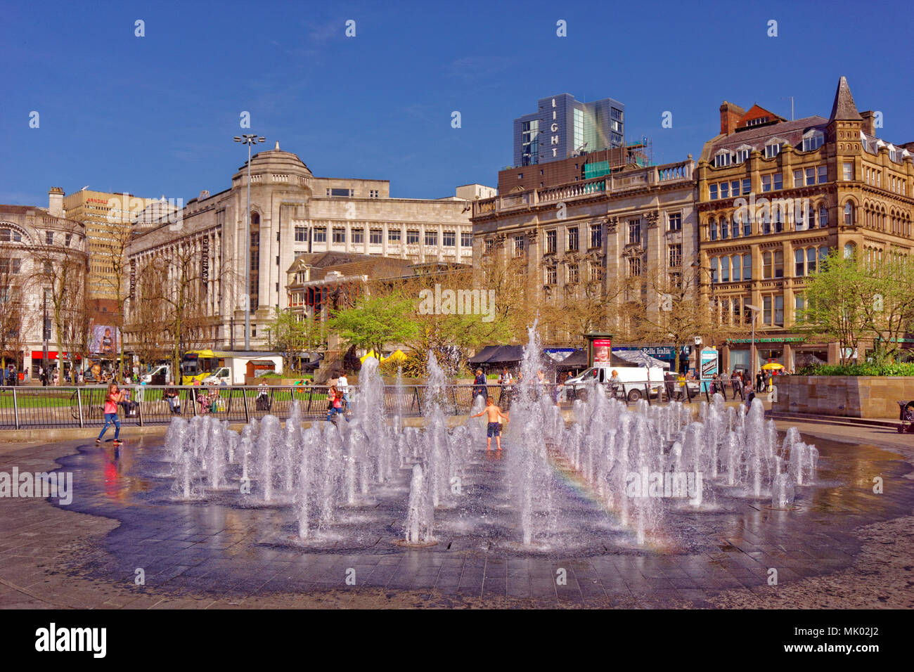 Les jardins de Piccadilly et fontaines dans le centre-ville de Manchester, Greater Manchester, Angleterre, Royaume-Uni. Banque D'Images