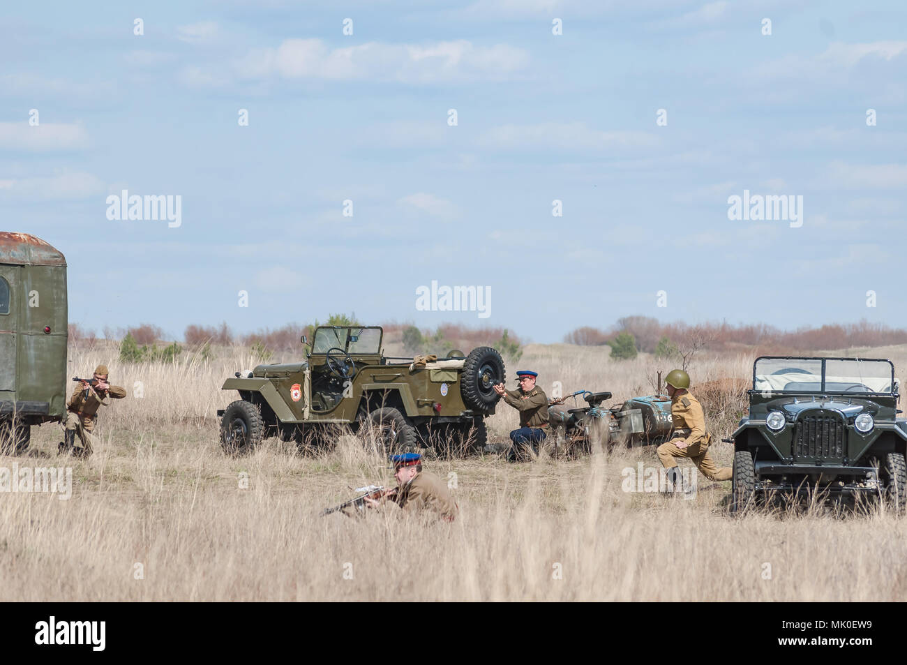 Des soldats soviétiques se battent contre les troupes allemandes. La reconstruction des hostilités 2018-04-30 Samara, Russie. Banque D'Images