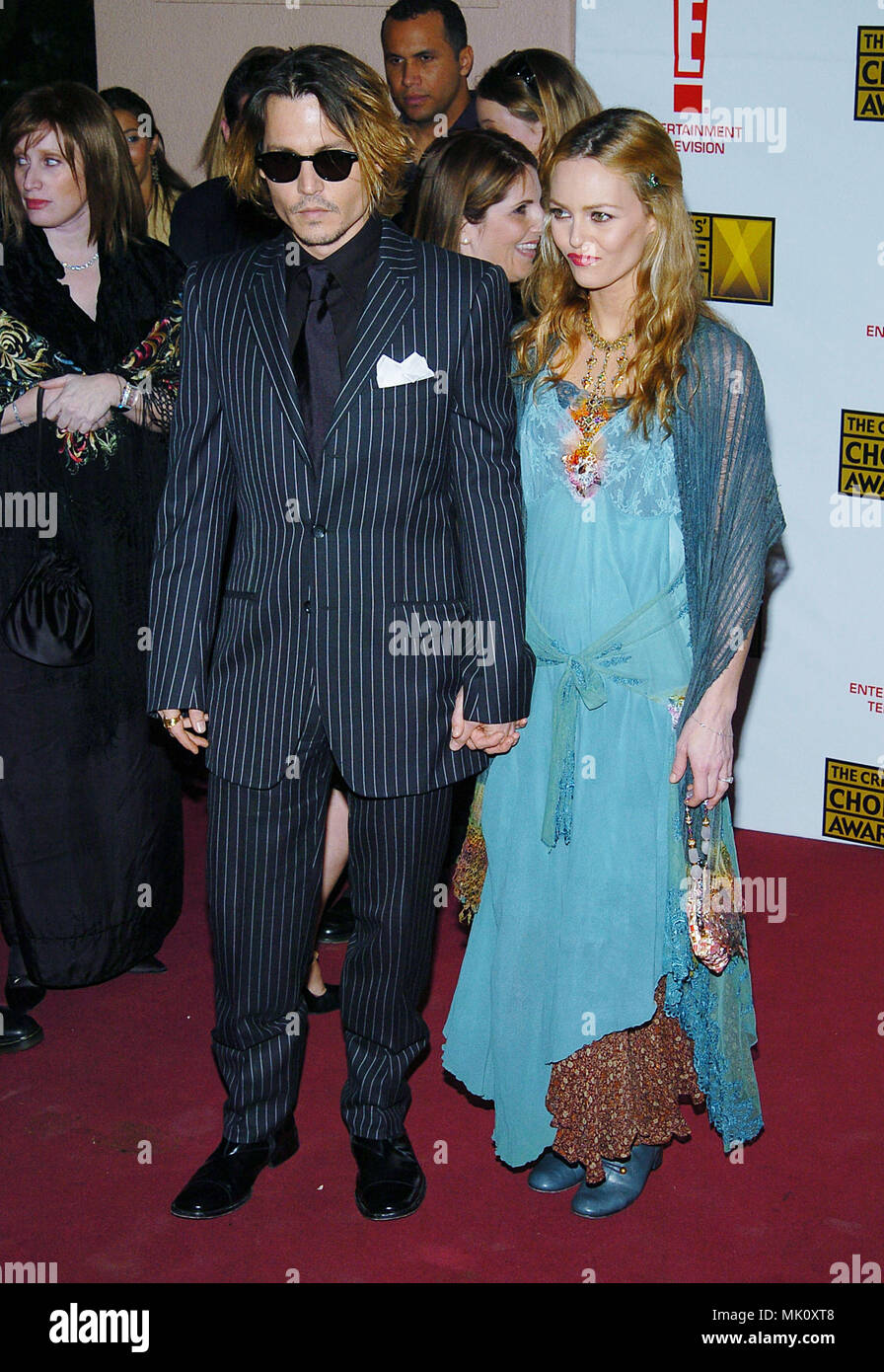 Johnny Depp et Vanessa Paradis en arrivant à la 9th Annual Critics' Choice Awards au Beverly Hills Hotel à Los Angeles. Janvier, 10, 2004. - DeepJohnny ParadisVan052.JPG - DeepJohnny ParadisVan JPGDeepJohnny ParadisVan 052.052 événement dans la vie d'Hollywood, Californie - Red Carpet Event, Vertical, USA, Cinéma, Célébrités, photographie, Bestof, Arts, Culture et divertissement, Célébrités Topix fashion / du tapis rouge-, Vertical, Best of, Hollywood la vie, événement dans la vie d'Hollywood, Californie - Tapis Rouge , USA, industrie du film, Célébrités, Banque D'Images