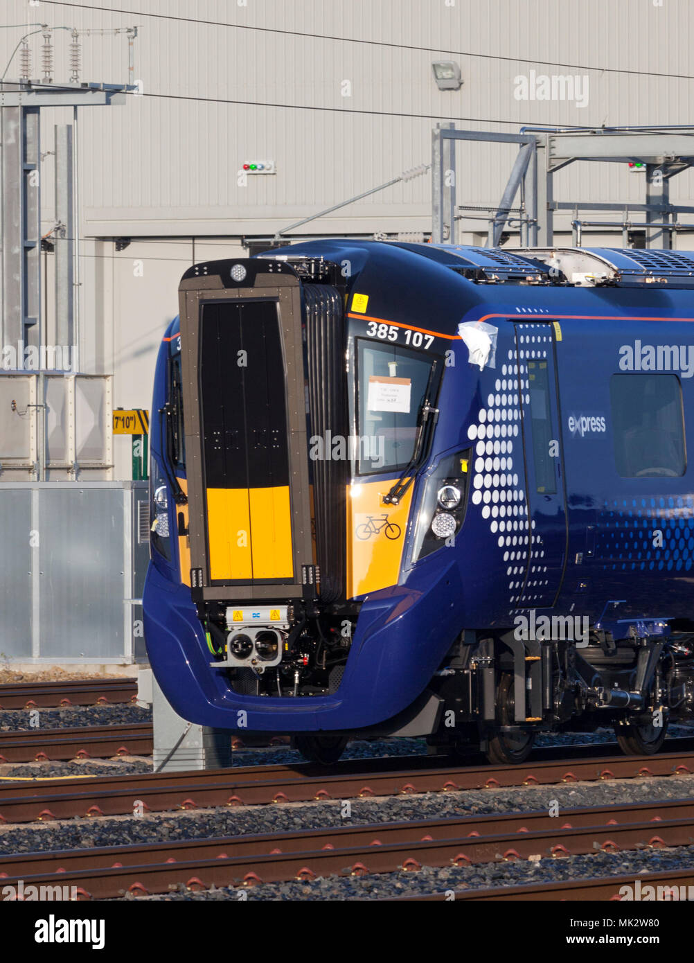 Toute nouvelle classe Classe 385 train électrique à l'usine de montage d'Hitachi à Newton Aycliffe, UK montrant le pare-brise incurvé Banque D'Images