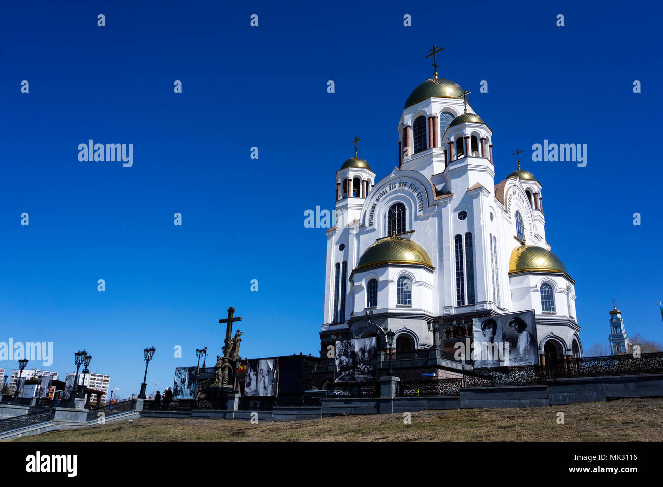 Yekaterinburg, Russie - Mars 02, 2018 : l'Église sur le sang en l'honneur de tous les Saints resplendit dans la Fédération de la Terre, vue générale Banque D'Images