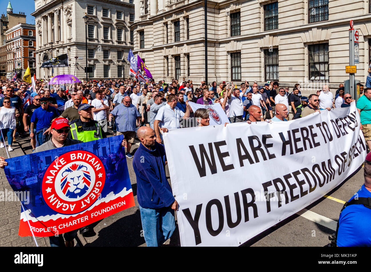 Londres, Royaume-Uni. 6 mai 2018. Les habitants de tout le Royaume-Uni se rassembler à Whitehall pour prendre part à la liberté de parole d'un rassemblement organisé par l'aile droite Tommy Robinson militant. Credit : Grant Rooney/Alamy Live News Banque D'Images