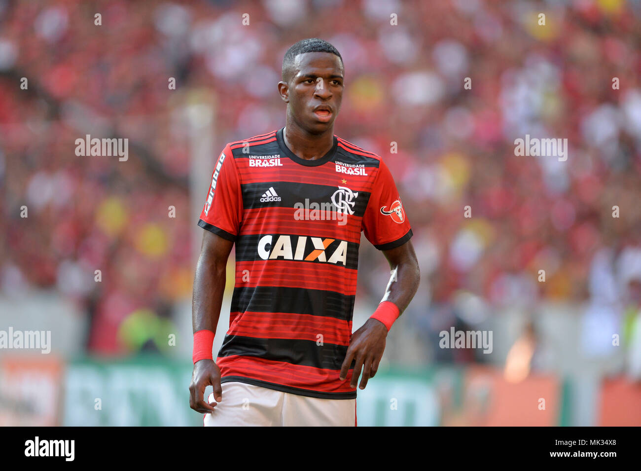 Rio de Janeiro, Brésil. 06 mai, 2018. Au cours Junior Vinicius Flamengo vs. Internacional tenue au Stade du Maracanã pour le 4e tour de l'Championnat du Brésil à Rio de Janeiro, RJ. Credit : Celso Pupo/FotoArena/Alamy Live News Banque D'Images