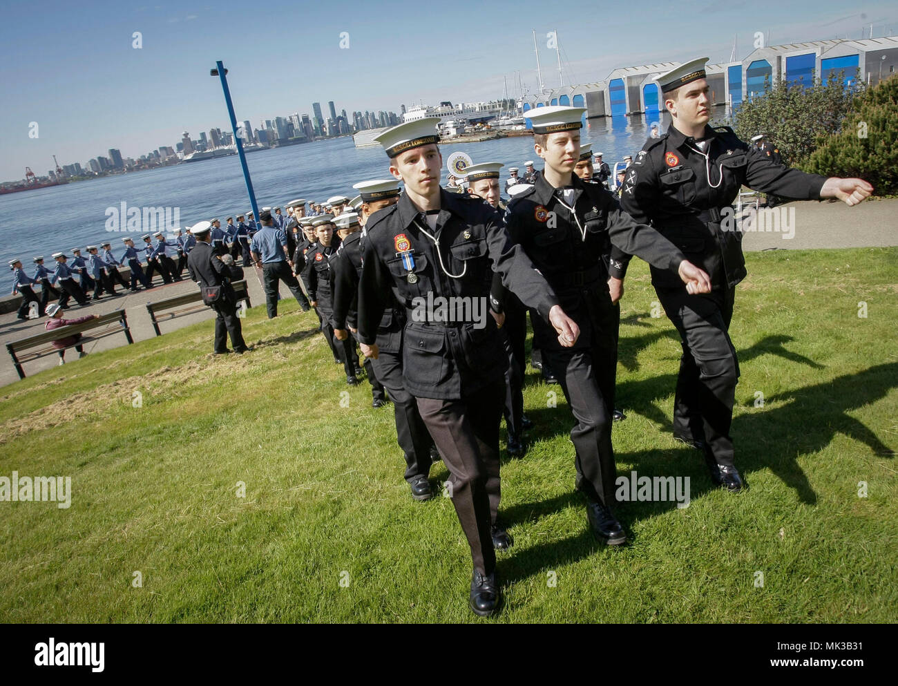 Vancouver, Canada. 6 mai, 2018. Les membres du cadet de la Marine royale canadienne à la cérémonie pour marquer le 73e anniversaire de la bataille de l'Atlantique, à Vancouver, Canada, 6 mai 2018. Credit : Liang sen/Xinhua/Alamy Live News Banque D'Images