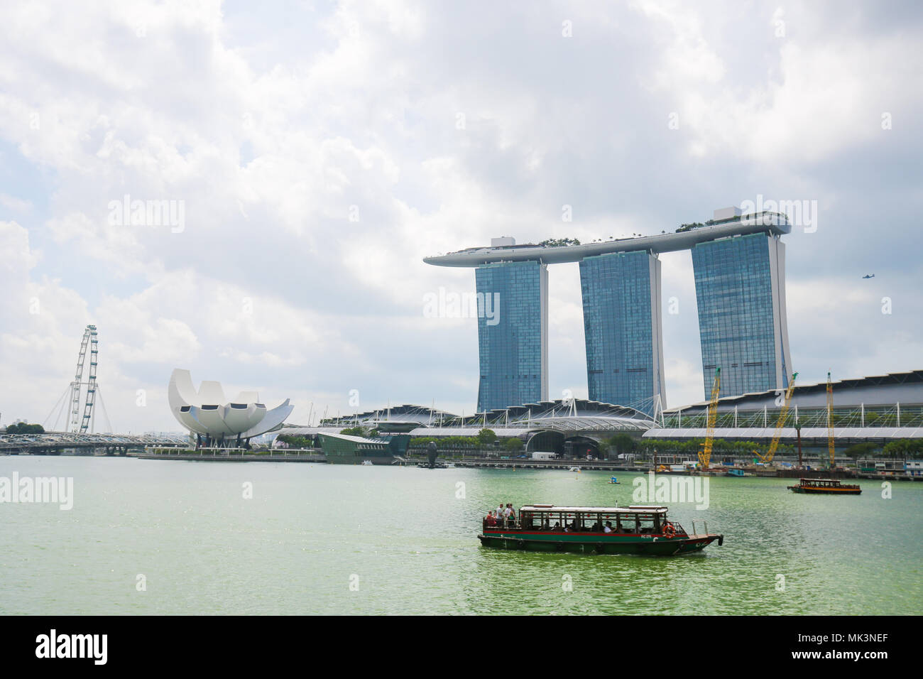 Marina Bay Sands, Singapore Flyer et le Musée ArtScience à Marina Bay à Singapour. Banque D'Images