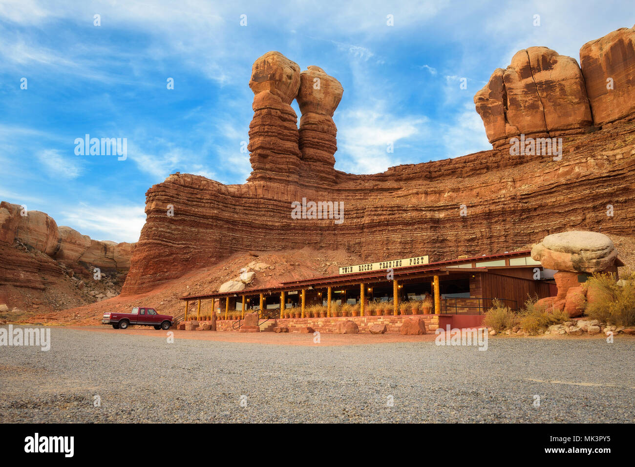 Twin Rocks Cafe situé la formation en pierre appelée Twin Rocks dans l'Utah Banque D'Images